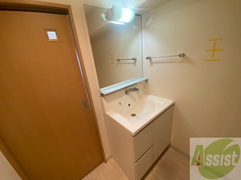 洗面設備　シャンプードレッサー。身支度はここでばっちりですね。