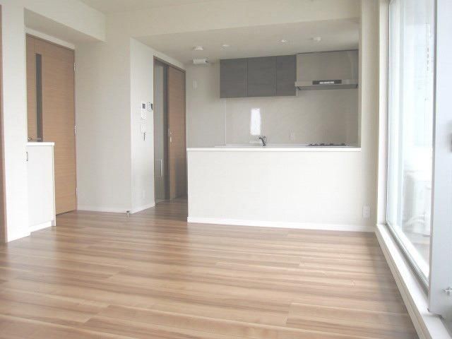 その他部屋・スペース　★カウンターのある明るい南向きのリビングです★