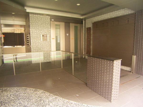 エントランス　オシャレな雰囲気漂うエントランス