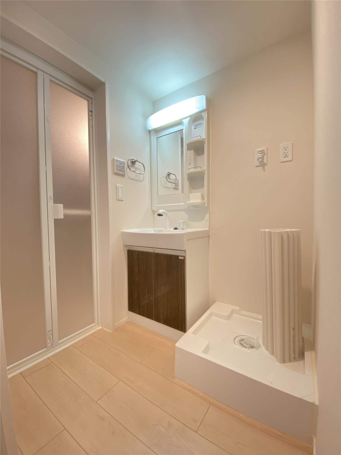 洗面設備　※反転。現状優先。