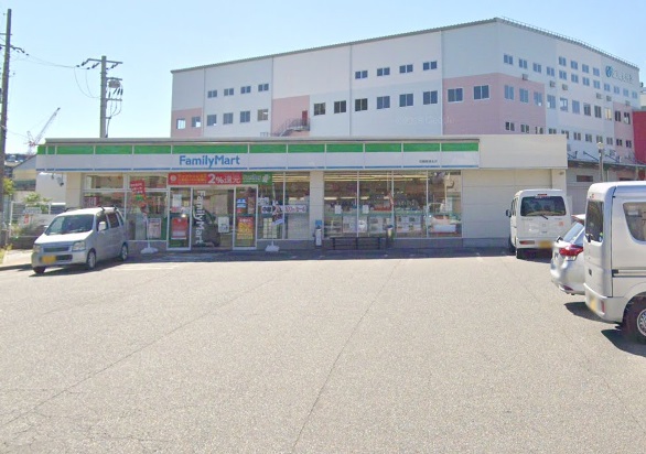 コンビニ　ファミリーマート（コンビニ）まで1356m