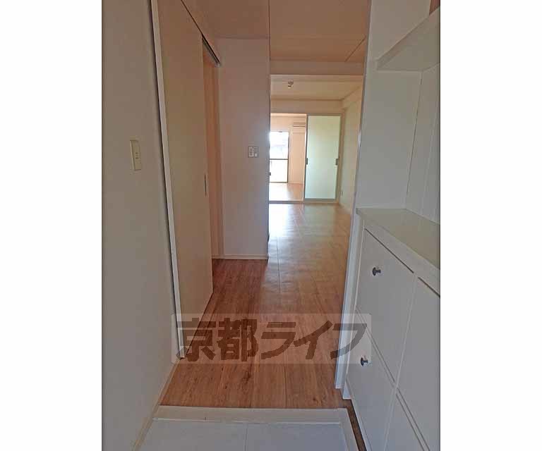 その他部屋・スペース　玄関からＬＤＫ方向です。