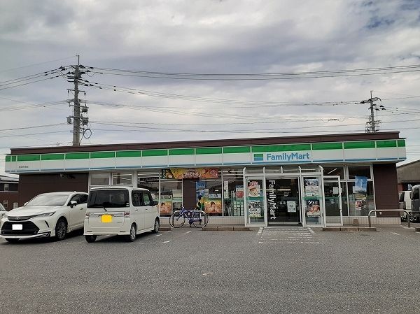 コンビニ　ファミリーマート 唐津中原店（コンビニ）まで760m