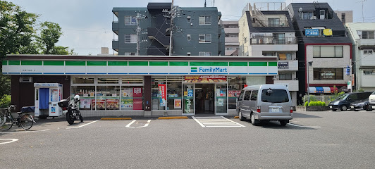 コンビニ　ファミリーマート 板橋市場通り店（コンビニ）まで783m