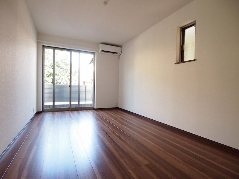 居室・リビング　こちらのリビングで趣味の時間をお楽しみください