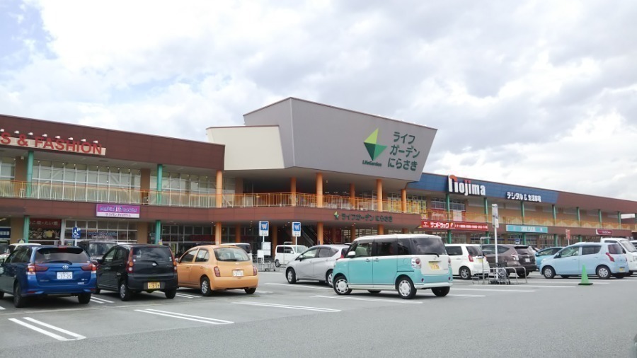 ショッピングセンター　ライフガーデン韮崎店（ショッピングセンター）まで445m