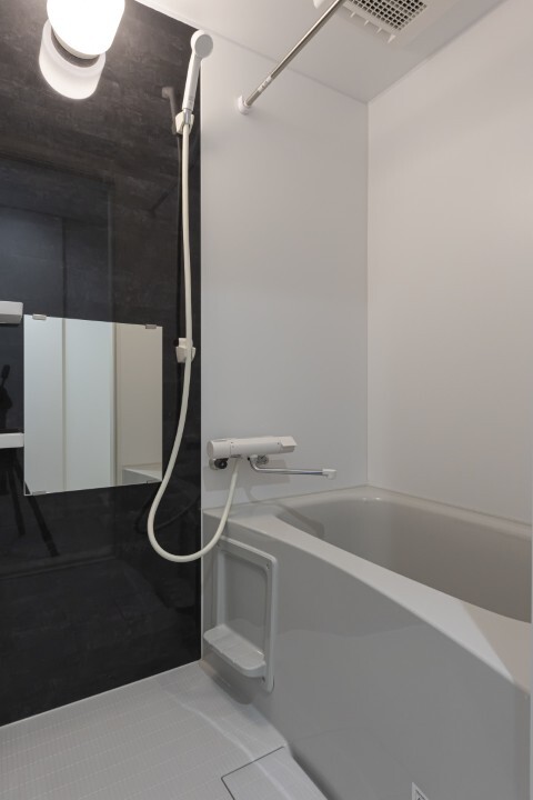 バス・シャワールーム　落ち着いた空間のお風呂です