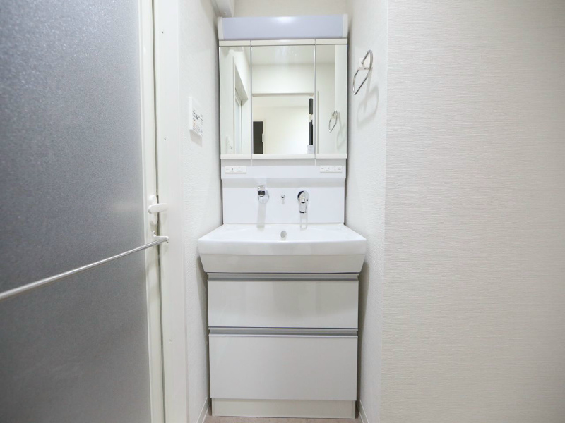 洗面設備　脱衣所　独立洗面台（シャンプードレッサー）洗濯機用意できます