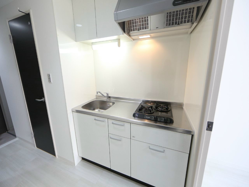 キッチン　システムキッチン（ガス2口）冷蔵庫・レンジ等ご用意できます