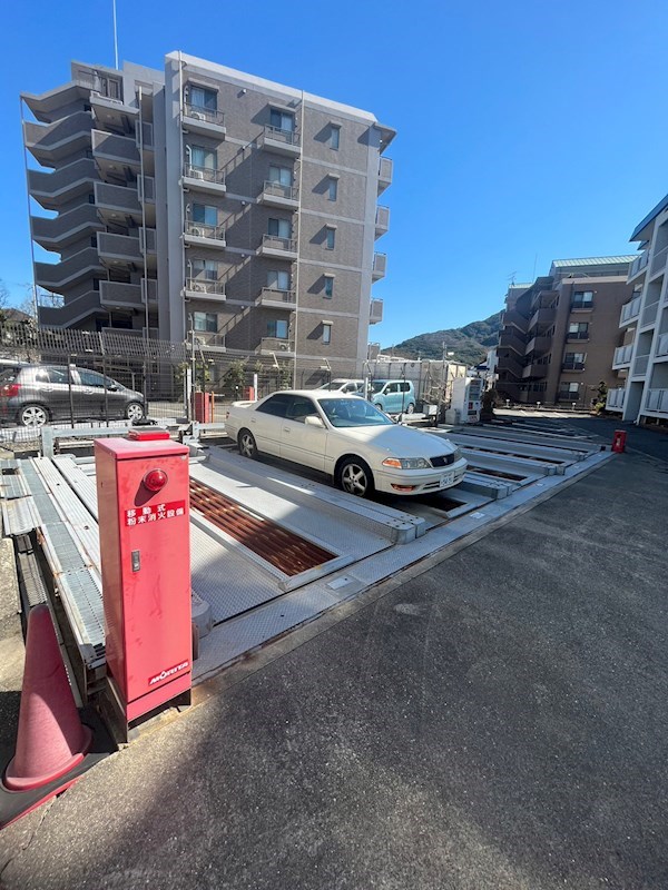 駐車場　駐車場に車を止められます