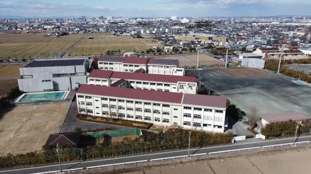 中学校　刈谷市立朝日中学校（中学校）まで2359m