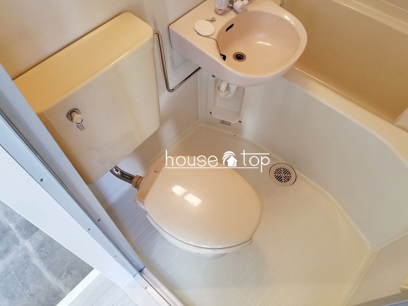 トイレ　水廻りも綺麗にリフォーム済み♪