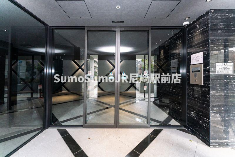 エントランス　落ち着いたエントランスです