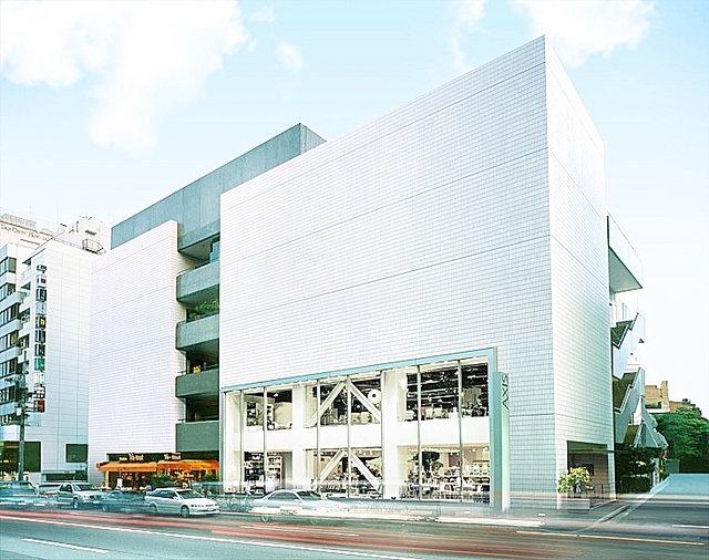 ショッピングセンター　ＡＸＩＳビル（ショッピングセンター）まで113m