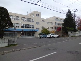 小学校　札幌市立北野小学校（小学校）まで735m