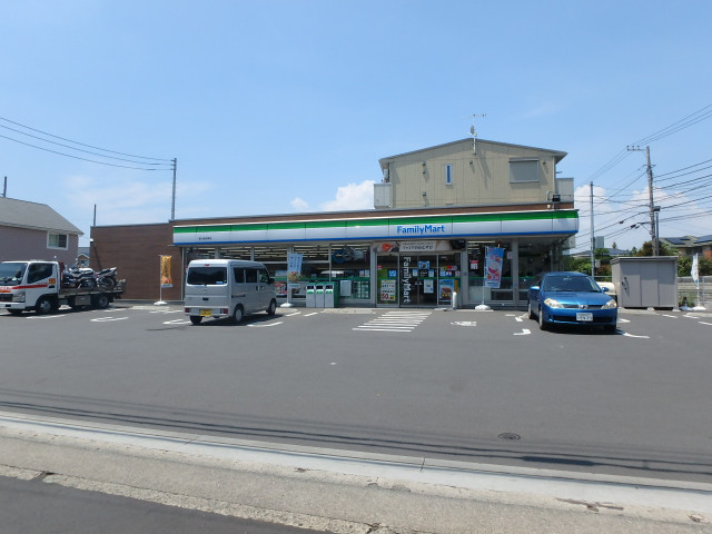 コンビニ　ファミリーマート寒川倉見東店（コンビニ）まで140m