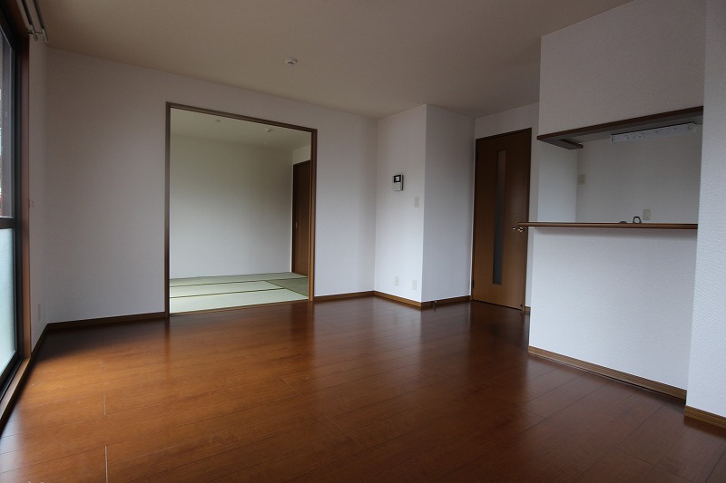 居室・リビング　写真は別号室です。