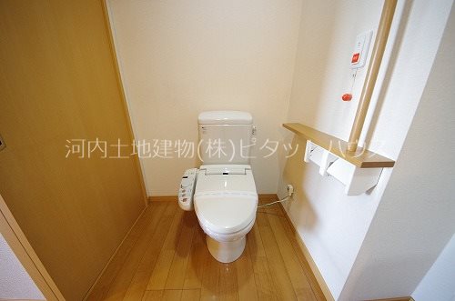 トイレ　温水洗浄便座