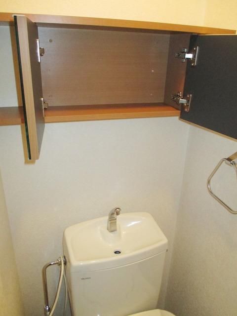 その他　★トイレ丈夫に収納あります★
