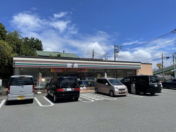 コンビニ　セブンイレブン茅ヶ崎緑が浜店（コンビニ）まで521m