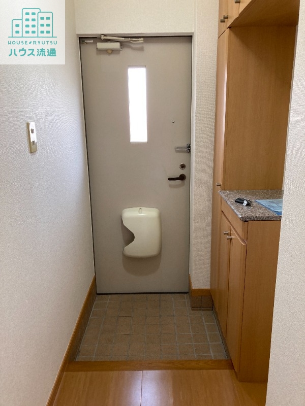 玄関　※別号室の写真になります。