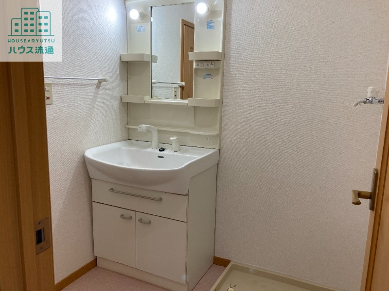 洗面設備　※別号室の写真になります。