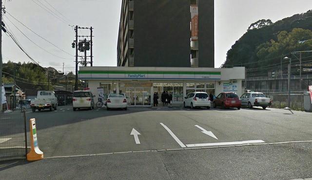コンビニ　ファミリーマート／折尾堀川町店（コンビニ）まで470m