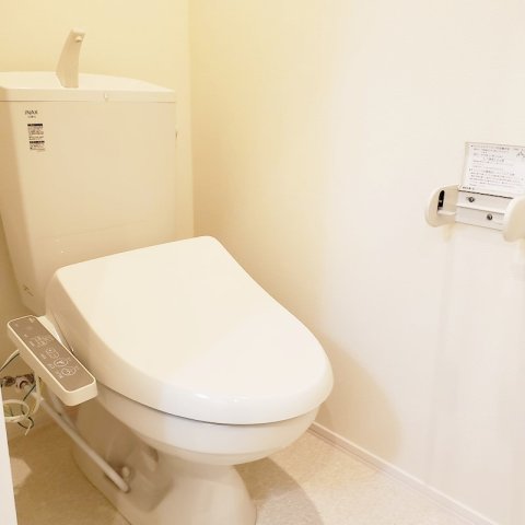 トイレ　落ち着いた色調のトイレです♪