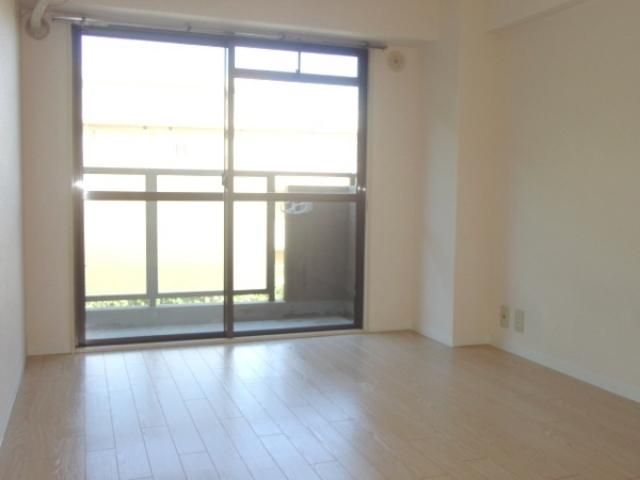 居室・リビング　※別部屋参考写真です