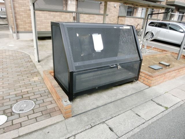 その他共有部分　敷地内ゴミ置き場あります