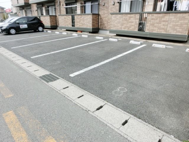 駐車場　敷地内駐車場あります