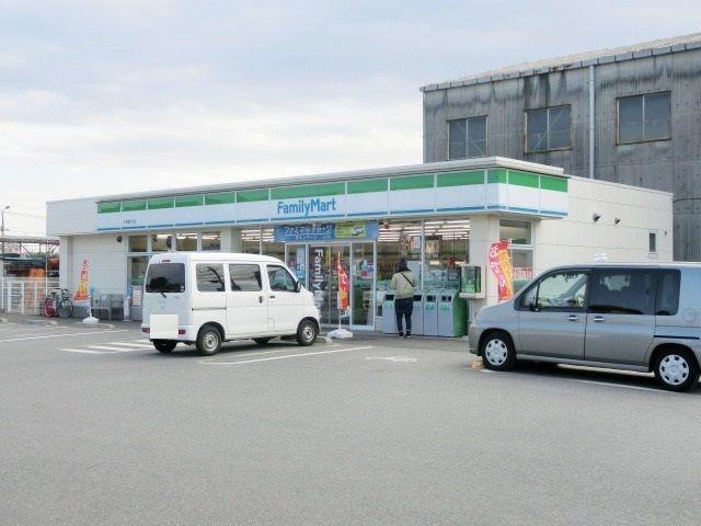 コンビニ　ファミリーマート（コンビニ）まで410m