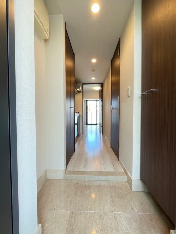 玄関　収納もある玄関です