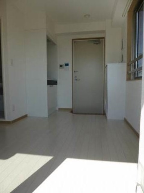 居室・リビング　角部屋２面採光のお部屋です