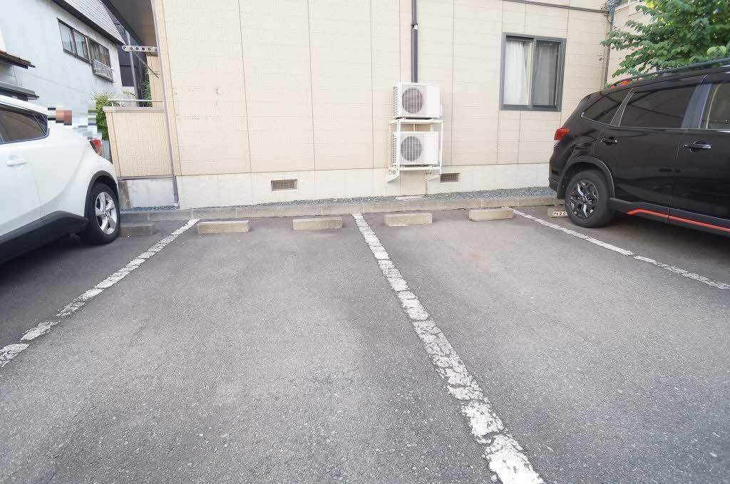 建物外観　駐車場