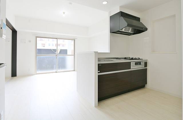 居室・リビング　11帖超えの広々リビング大き目の家具もおけちゃいます