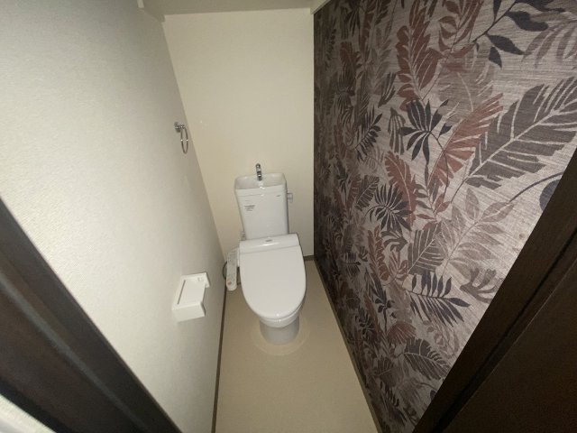 トイレ　温水洗浄便座付きで便利♪