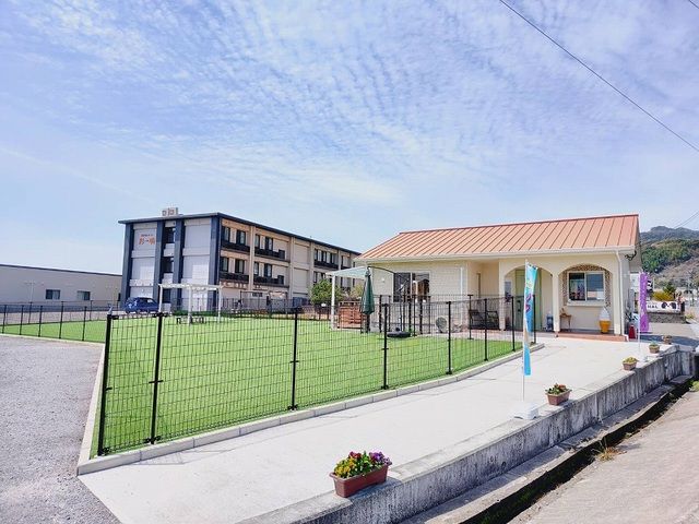 コンビニ　セブンイレブン（コンビニ）まで350m