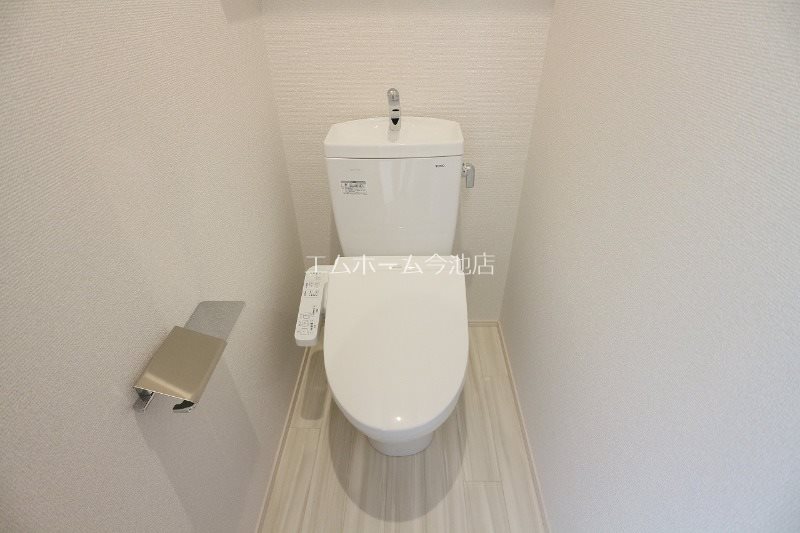 トイレ　温水洗浄便座付トイレ