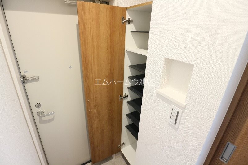 玄関　玄関（シューズボックス付）
