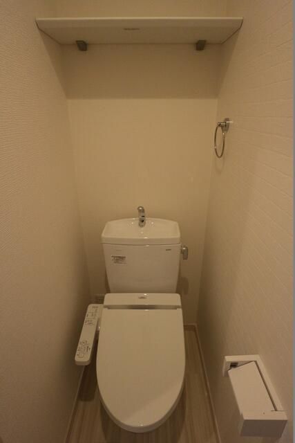 トイレ　別部屋参考写真となります