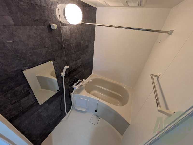 バス・シャワールーム　お風呂になります。一日の疲れを癒してくださいね。