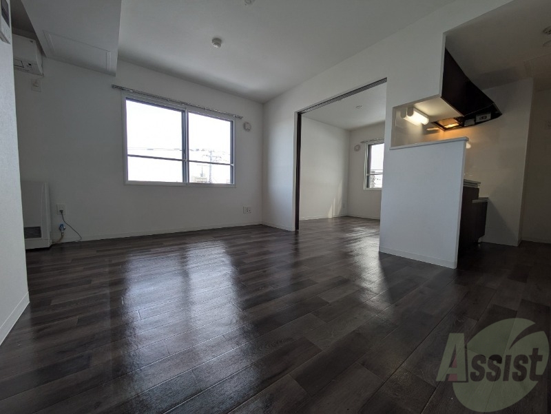 居室・リビング　日当たり良く広々したリビングで快適に過ごせます。