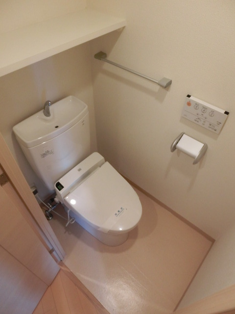 トイレ　清潔感のあるトイレで居心地も良さそう。