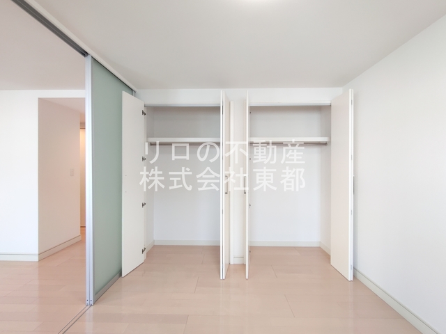 収納　ロングコート・ワンピースがかけられる縦長収納です！