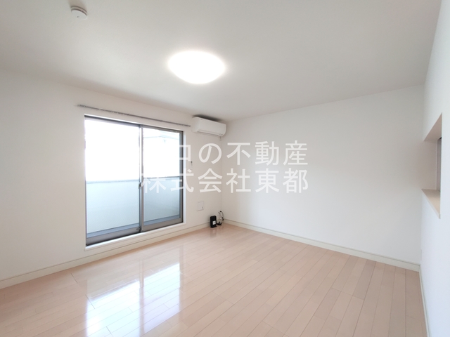 居室・リビング　南西向きのリビングでぽかぽかの日差し！