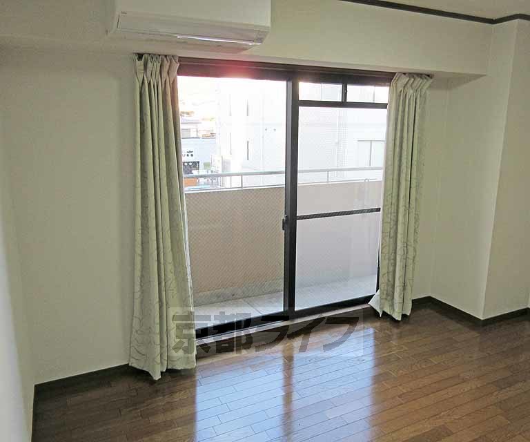 居室・リビング　暮らしやすい広さ！明るい洋室７帖です・