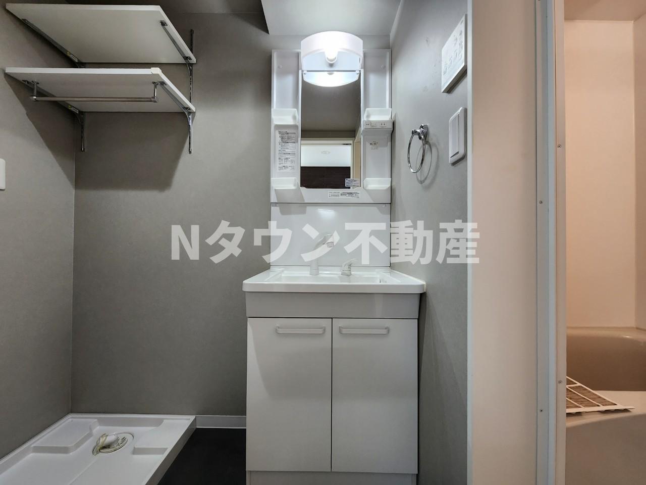 洗面設備　朝の支度にも助かる、独立の洗髪洗面化粧台