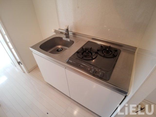 キッチン　203号室のお写真になります 同シリーズ物件のモデルルームに