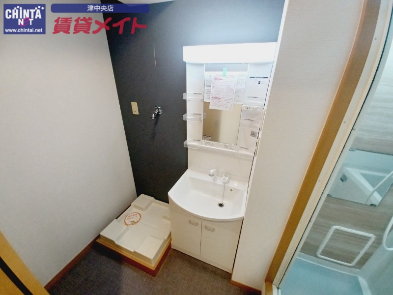 洗面設備　別部屋参考写真です